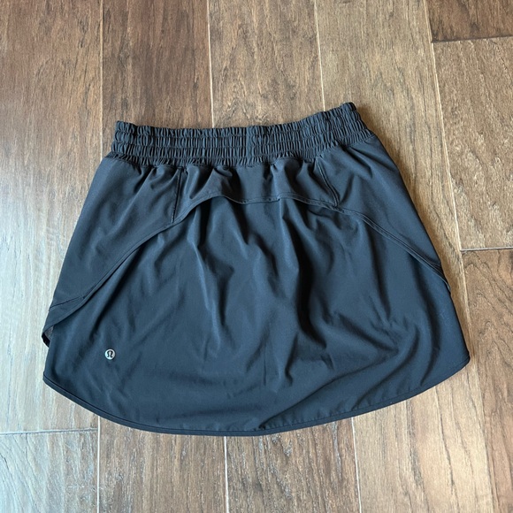 Lululemon skort - Picture 3 of 6
